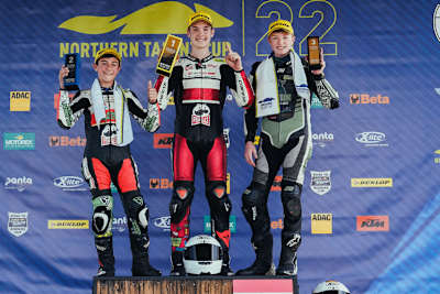 Dustin Schneider (re.) wird Dritter