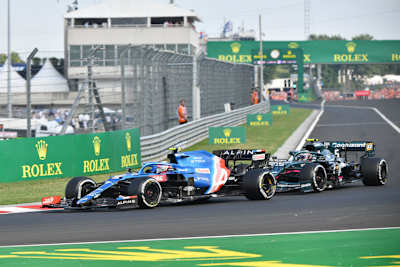 Esteban Ocon vor Sebastian Vettel
