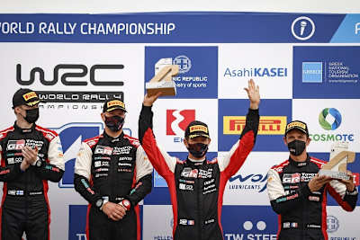 Sébastien Ogier und Julien Ingrassia auf dem Pode4st