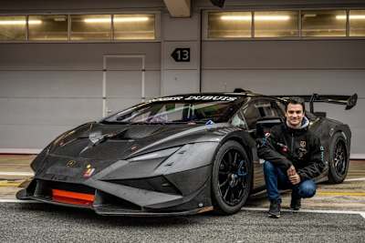 Dani Pedrosa neben dem Lamborghini Huracán Super Trofeo EVO2