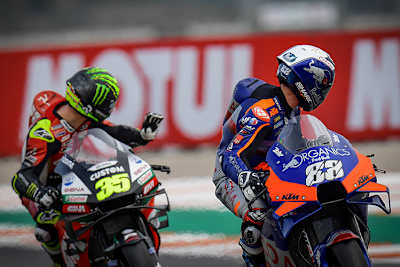 Freitag in Valencia: Oliveira (88) vor Crutchlow (35)