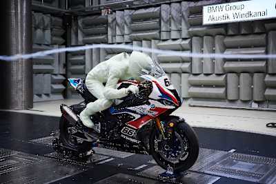 Eugene Laverty als Kunststoff-Dummy im Windkanal