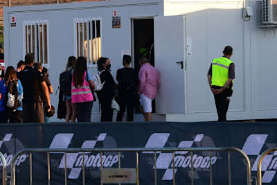 Für jedes GP-Wochenende werden an der Strecke Teststationen aufgebaut