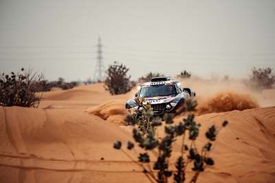 Leader Stéphane Peterhansel setzte sich leicht ab
