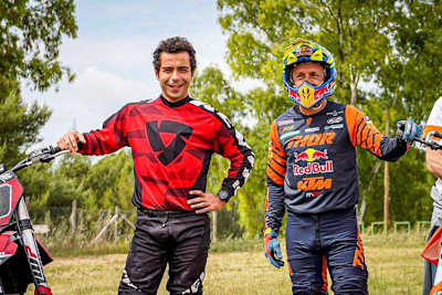 Danilo Petrucci beim Motocross-Training mit Red Bull-KTM-Star Tony Cairoli