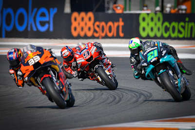 Danilo Petrucci (9) gegen Binder (33) und Morbidelli (21)