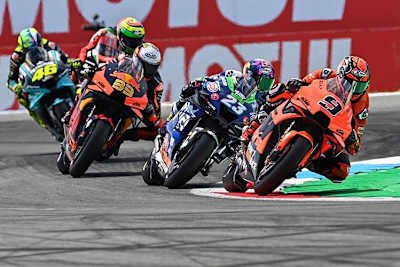 Kampf im Mittelfeld: Petrucci (9) vor Bastianini (23), Binder (33), Savadori und Rossi