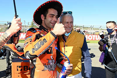 Danilo Petrucci am Grid mit Manager Alberto Vergani