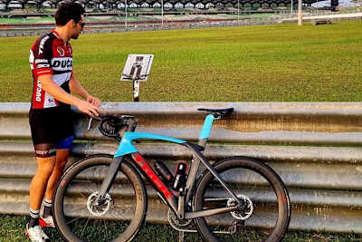 Michele Pirro an der Simoncelli-Gedenkstätte