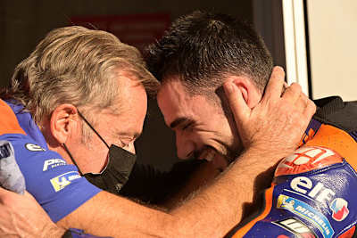 Portugal-GP: Hervé Poncharal mit Sieger Miguel Oliveira