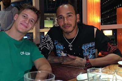 Fabio Quartararo und Lewis Hamilton bei einem Abendessen. Der Motorradpilot isst aber auch gerne im Fahrerlager