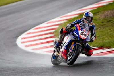 Erstaunlicherweise hatte Toprak Razgatlioglu Spaß auf der nassen Piste