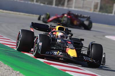 Der Red Bull Racing RB18 mit Weltmeister Max Verstappen