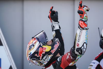 MotoGP-Pole in Aragón: Takaaki Nakagami in Jubelpose