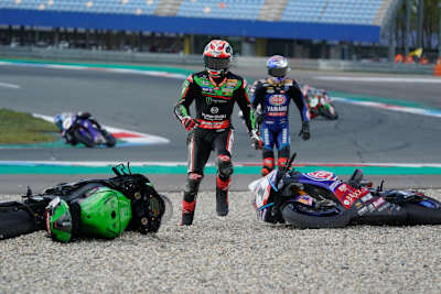 So endete die Kollision von Johnny Rea (li.) und Toprak Razgatlioglu