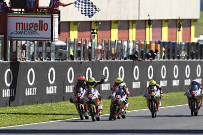 David Muñoz gewinnt vor David Alonso und Ivan Ortolá