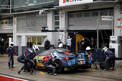 Der Pflichtboxenstopp auf Zeit, der sogenannte Performance-Pitstop, zählt zu den Alleinstellungsmerkmalen der DTM. 