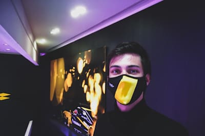 Renault bietet einen Mundschutz im Team-Design an