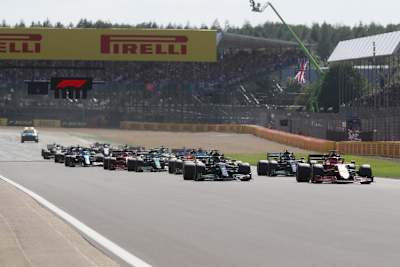 Restart: Hamilton verbremste sich nach dem Restart, Sergio Pérez durfte den Sieg bejubeln