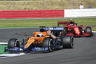 Carlos Sainz steckte hinter Daniel Ricciardo fest