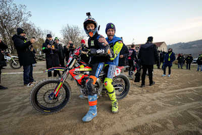 Ehrenrunde für die Sieger: Luca Marini und Valentino Rossi