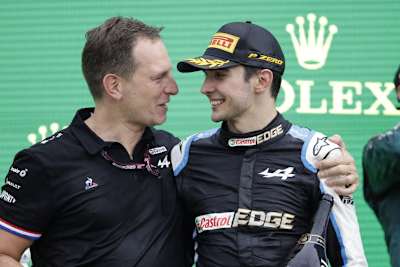 Alpine-CEO Laurent Rossi feierte mit Ungarn-Sieger Esteban Ocon auf dem Podest