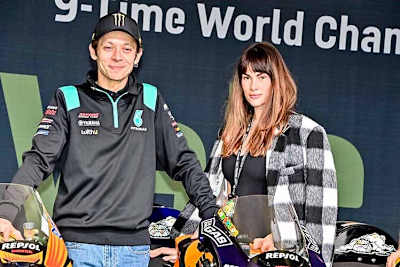 Valentino Rossi mit seiner schwangeren Freundin Francesca