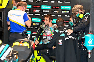 Valentino Rossi: Seine engste Boxen-Crew (rechts von ihm) bleibt in der VR46-Familie