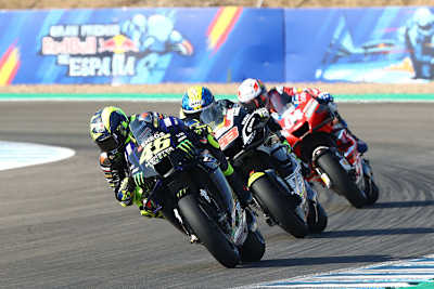 Rossi heute in Jerez verfolgt von Rabat und Dovi