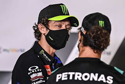 Valentino Rossi im Gespräch mit seinem neuen Teamkollegen Franco Morbidelli