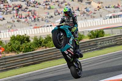 Ein Wheelie von Valentino Rossi 