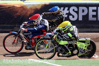 Emil Sayfutdinov (blau) vor Artem Laguta (gelb)