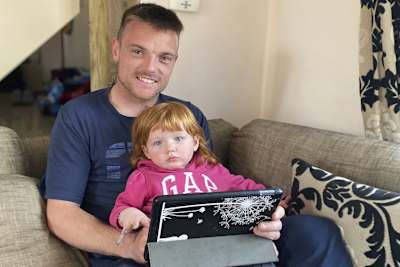 Sam Lowes mit Töchterchen Kathryn