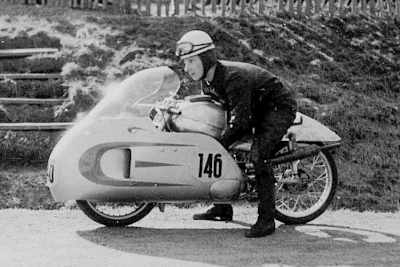 Horst Fügner 1956 auf dem Sachsenring mit einer MZ 125