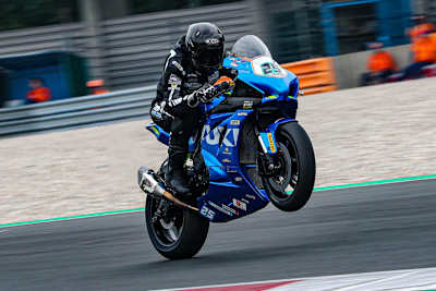 Max Schmidt mit Suzuki Vize hinter BMW-Pilot Nico Thöni