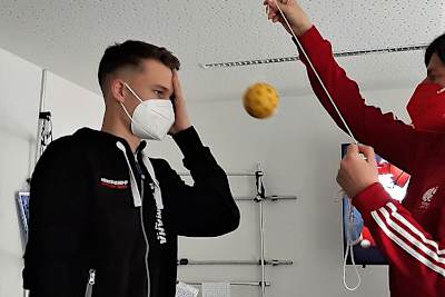 Max Schmidt lernt für den Rennsport