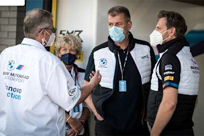 BMW-Chef Markus Schramm (re.) neben Motorsport-Direktor Marc Bongers