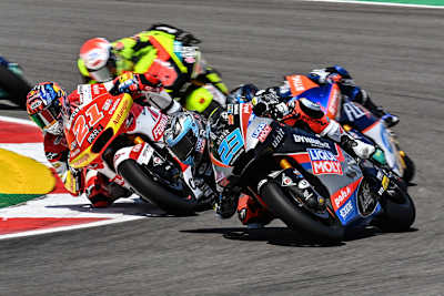 Marcel Schrötter im Kampf mit Fabio Di Giannantonio