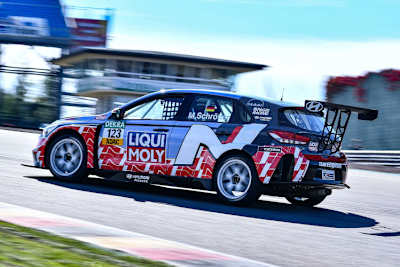 Marcel Schrötter gibt im Hyundai i30 N TCR Gas