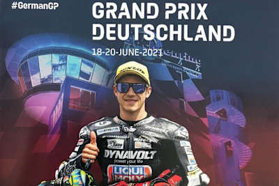Die Titelseite Sachsenring-GP Guides zeigt Marcel Schrötter