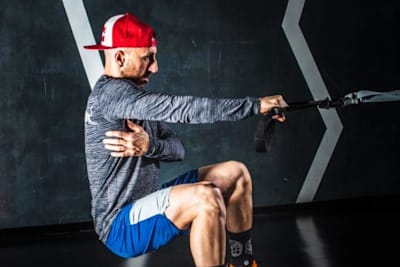 Tony Cairoli turnt vor