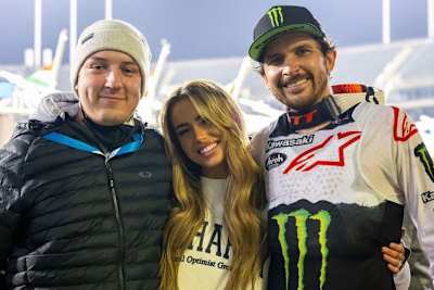 Jason Anderson (rechts) mit Kumpel Tom und Frau Kenzie