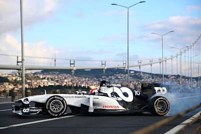 Pierre Gasly auf der Bosporus-Brücke