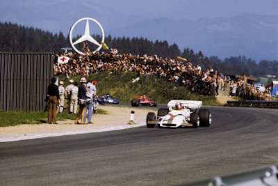 Jo Siffert 1971 mit seinem BRM auf dem Weg zum Sieg im Österreich-GP
