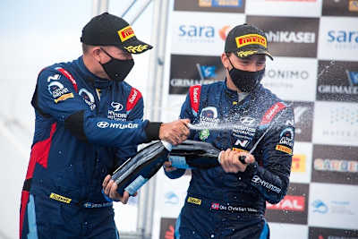 Die Sieger Carlos Delk Barrio (li.) und Dani Sordo