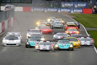 Bild aus 2009: Vorne die GT1 mit Saleen S7 (Mitte) und Maserati MC12. Im Hintergrund: Ferrari 430 GT2