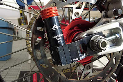 Das Oversuspension System an der Werks-Fantic von Maximilian Spies