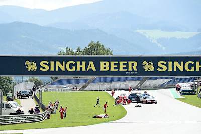 Die Szene nach der Kurve 1: Nach Bastianini stürzten auch Syahrin, Pons und Izdihar