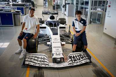 Yuki Tsunoda zeigte Takaaki Nakagami das AlphaTauri-Werk in Faenza