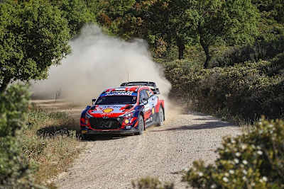 Ott Tänak ließ die Verfolger im Staub stehen